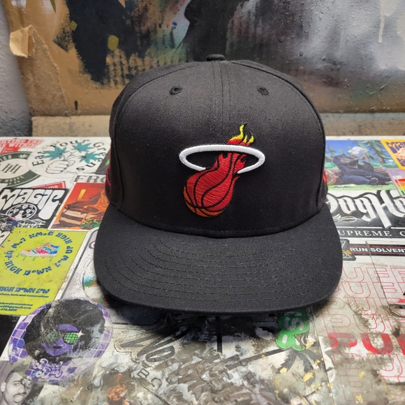 *Sold* New Era Hardwood Classic Miami Heat Snapback - Picture 1 of 3
